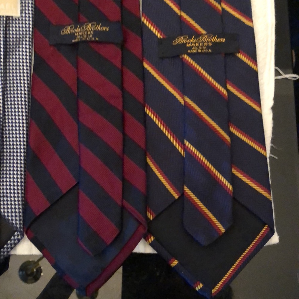 3 BROOKS BROTHERS TIES & 1 MICHEAL KORS TIE - Picture 4 of 10
